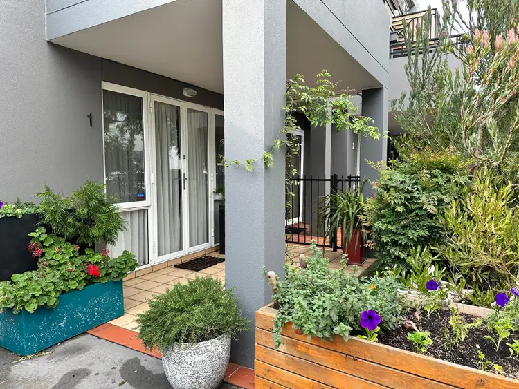 Main view of Homely unit listing, 1/33 Princes street, Port Melbourne VIC 3207