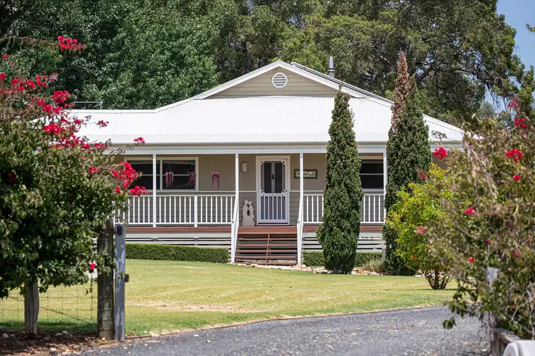 15 Nunnagine Circle, Roelands WA 6226