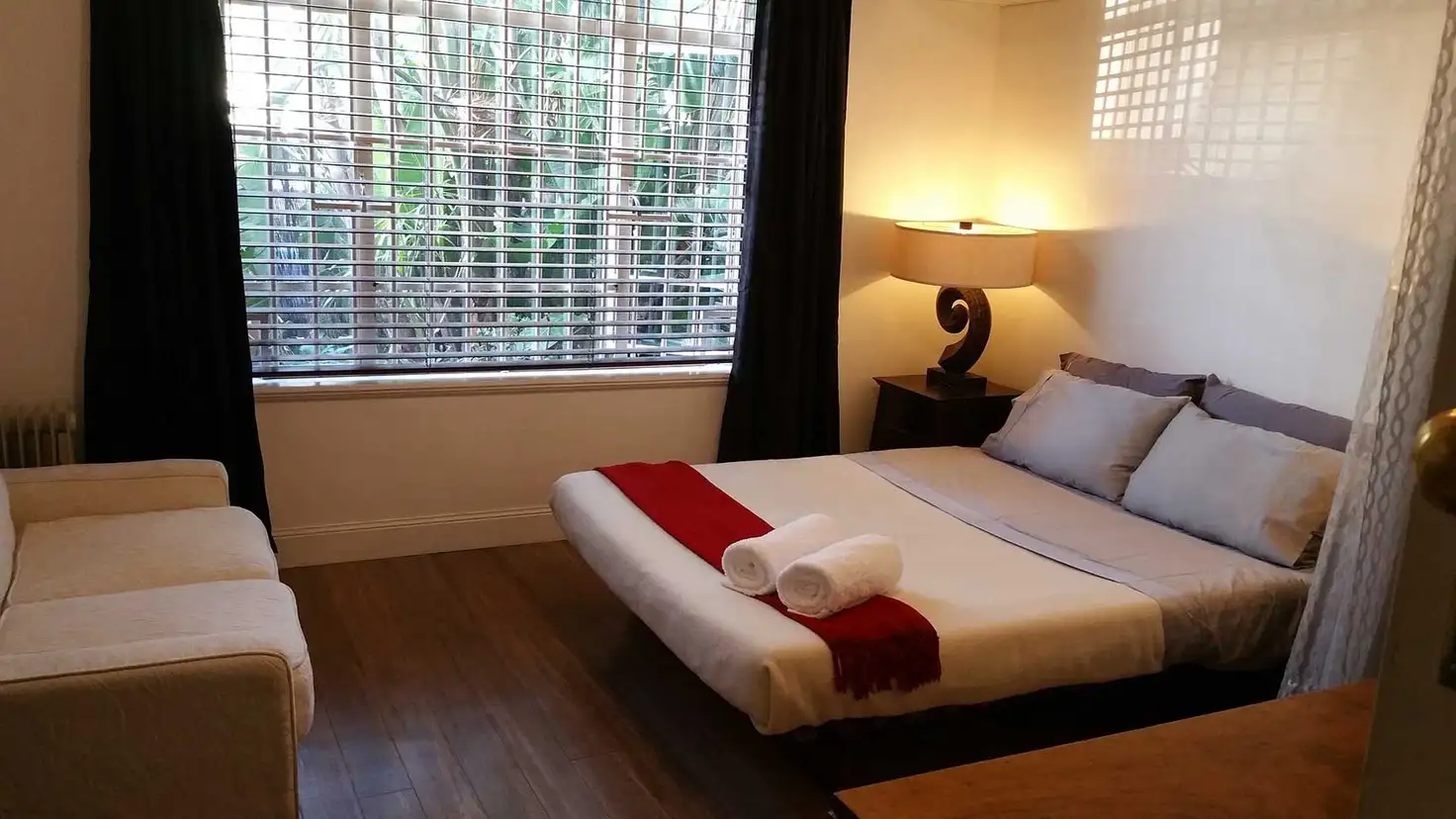 Main view of Homely studio listing, UNIT 1/42 WATERLOO CRESCENT, St Kilda VIC 3182