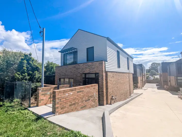 Main view of Homely townhouse listing, UNIT 1/176 Park Avenue, Kotara NSW 2289