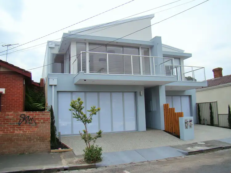 32 FAWKNER STREET, St Kilda VIC 3182