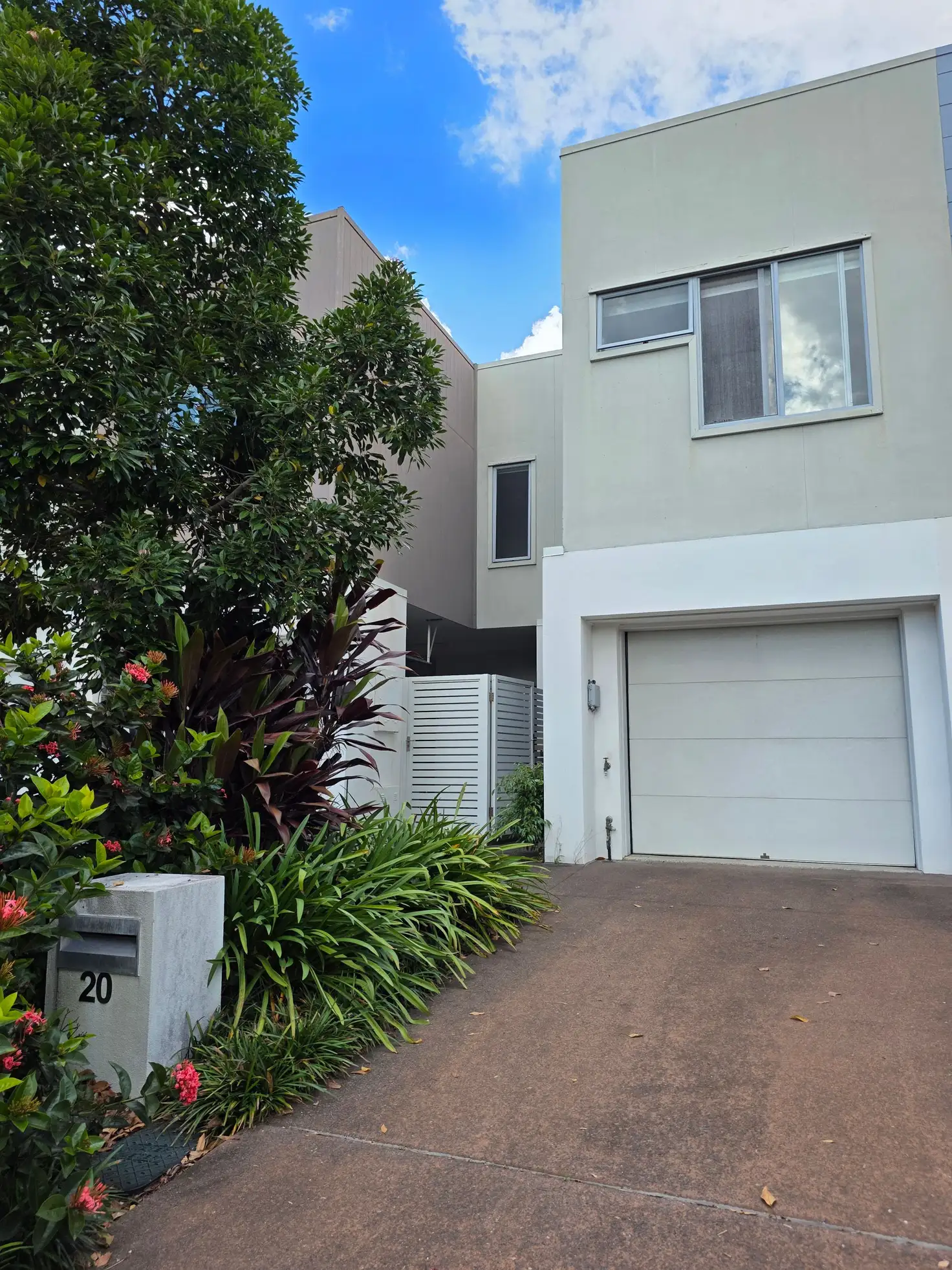 Main view of Homely townhouse listing, 20 Halyard Crescent, Hope Island QLD 4212
