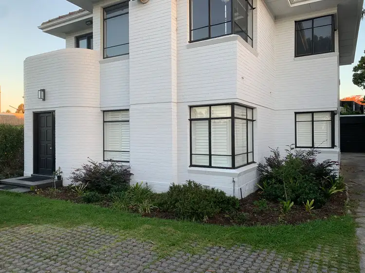 18 BEACH ROAD, Beaumaris VIC 3193