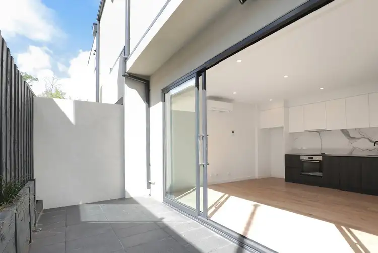 Main view of Homely apartment listing, FLAT 1/991 GLEN HUNTLY ROAD, Caulfield VIC 3162