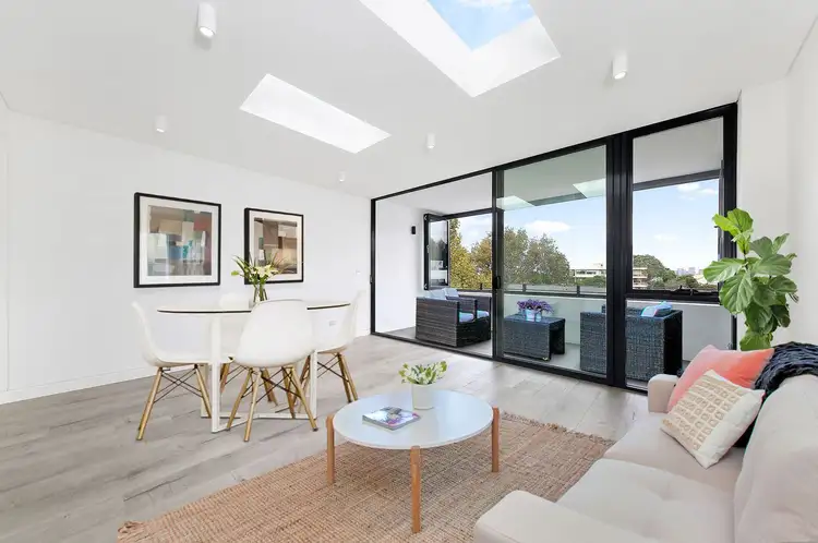 Main view of Homely unit listing, 401/152 Military Road, Neutral Bay NSW 2089