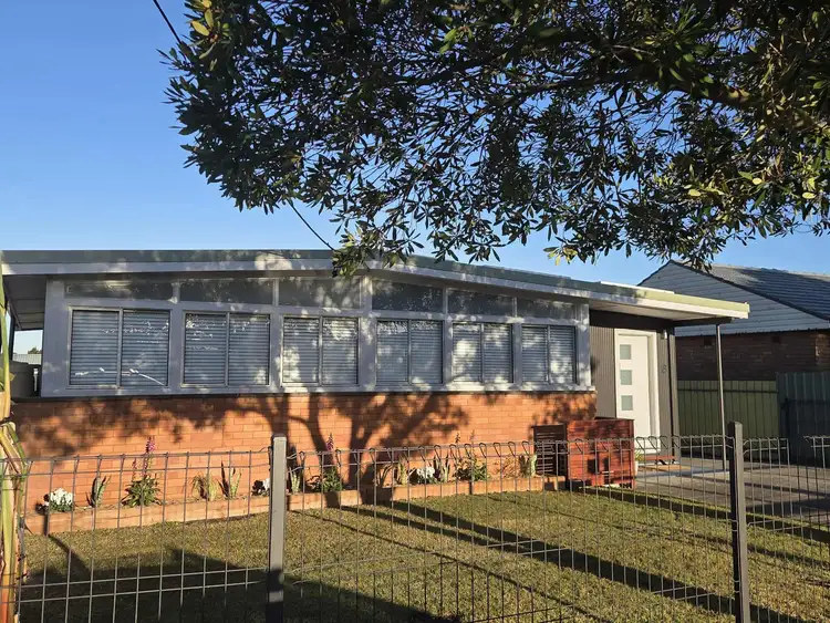 6 Conmurra Circuit, Shortland NSW 2307