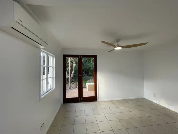 2/90 Cavendish Road, Coorparoo QLD 4151