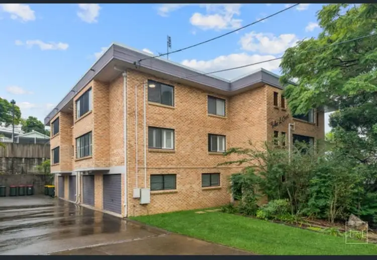 UNIT 2/76 Sackville Street, Greenslopes QLD 4120