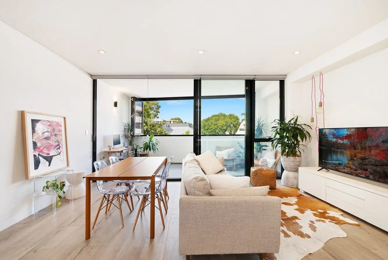 Main view of Homely unit listing, 201/152 Military Road, Neutral Bay NSW 2089