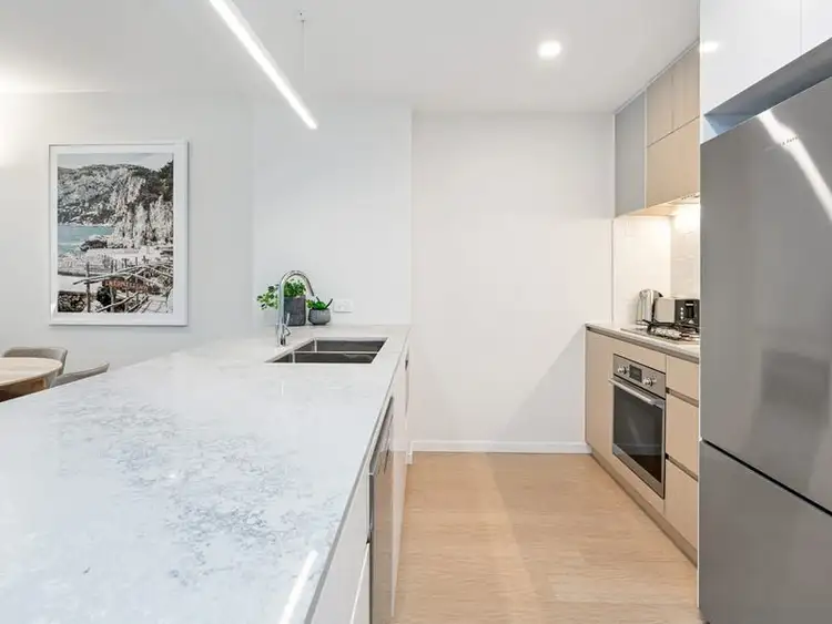 304/68 Sir Fred Schonell Drive, St Lucia QLD 4067