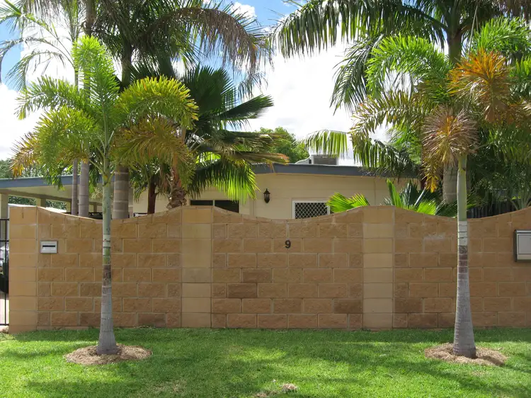 1/9 Cook Crescent, Sunset QLD 4825
