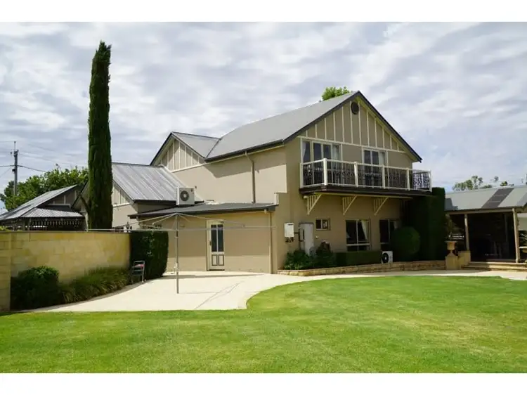 4 Wattle Street, Leeton NSW 2705