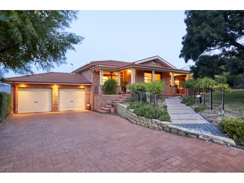 18 Heatherbelle Place, Karabar NSW 2620