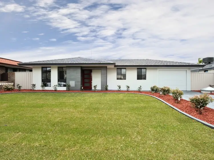 9 Rand Avenue, Waikiki WA 6169