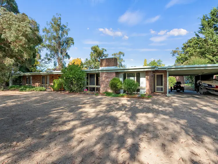 2 Amor Drive, Mansfield VIC 3722
