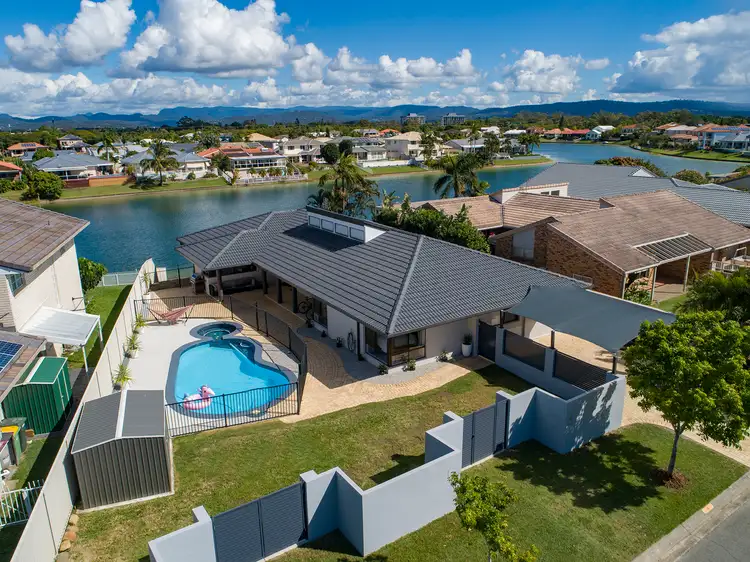 4 Darnay Road, Broadbeach Waters QLD 4218
