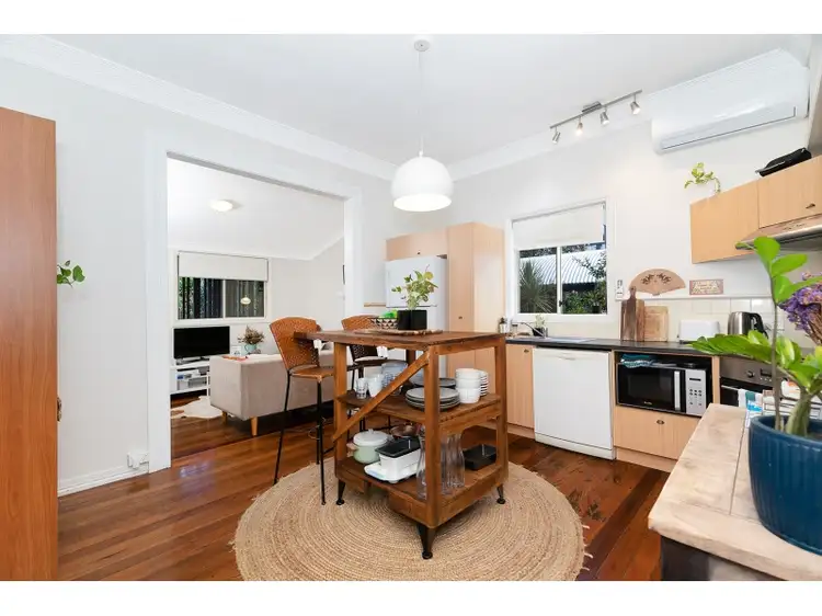 11 Moore Street, Morningside QLD 4170