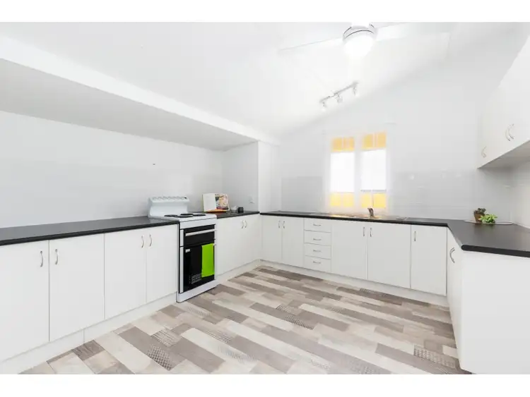 27 Medcraf Street, Park Avenue QLD 4701