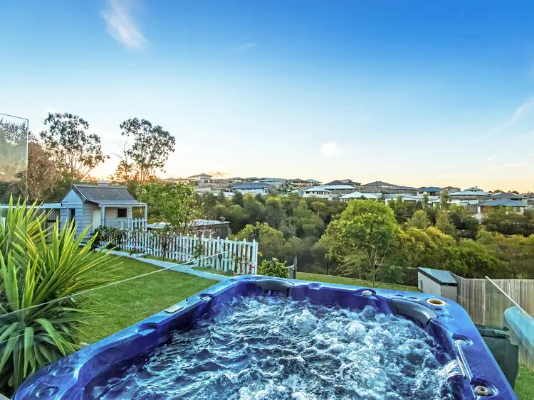 5 Dee street, Deebing Heights QLD 4306