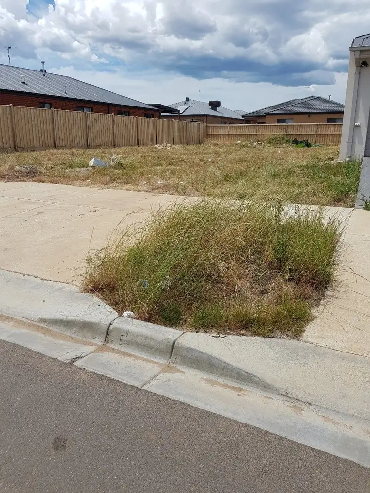 21 MOONAH CIRCUIT, Lara VIC 3212