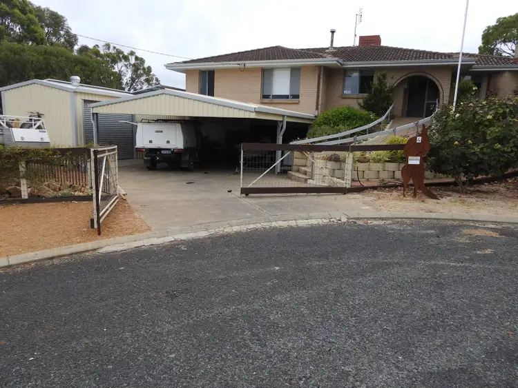 4 SOUTHWAY CLOSE, Preston Beach WA 6215