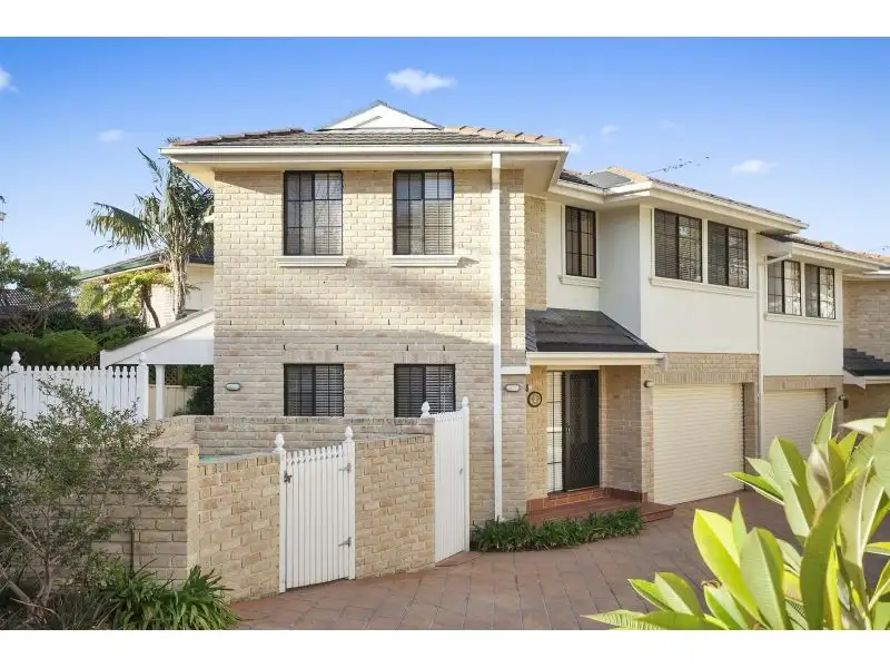 Main view of Homely townhouse listing, 2/92 Toronto Parade, Sutherland NSW 2232