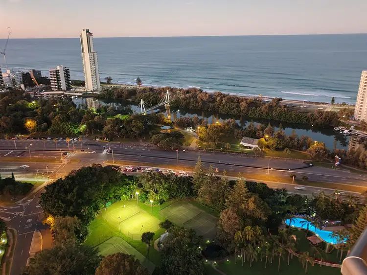 162/8 ADMIRALTY DRIVE, Paradise Waters QLD 4217