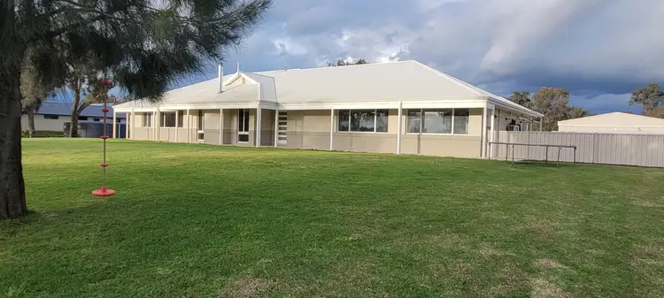 48 florence place, oakford WA 6121