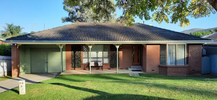 906 CLINTON AVENUE, West Albury NSW 2640