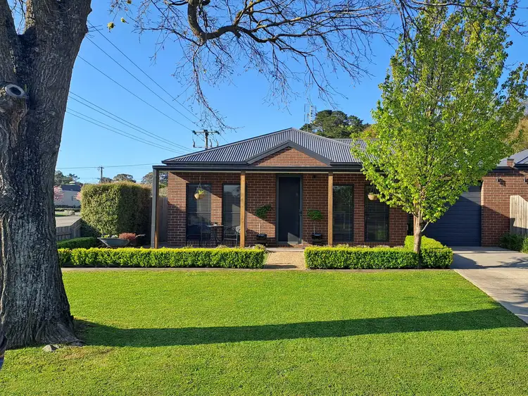21 WOOD STREET, Woodend VIC 3442