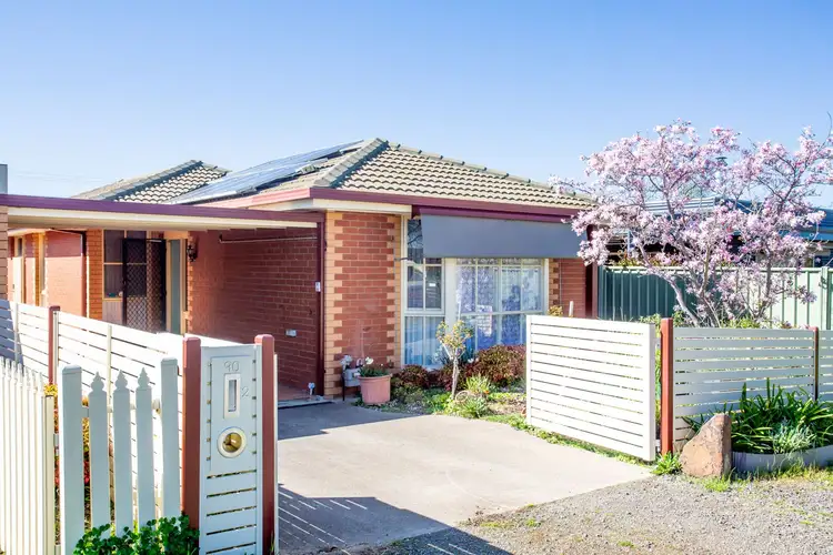 UNIT 2/90 FARNSWORTH STREET, Castlemaine VIC 3450