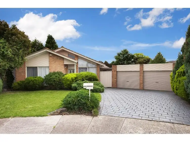 8 Spaniel Court, Mill Park VIC 3082
