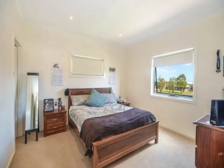 Fifth view of Homely unit listing, 1/4 Hopetoun Green, Caroline Springs VIC 3023