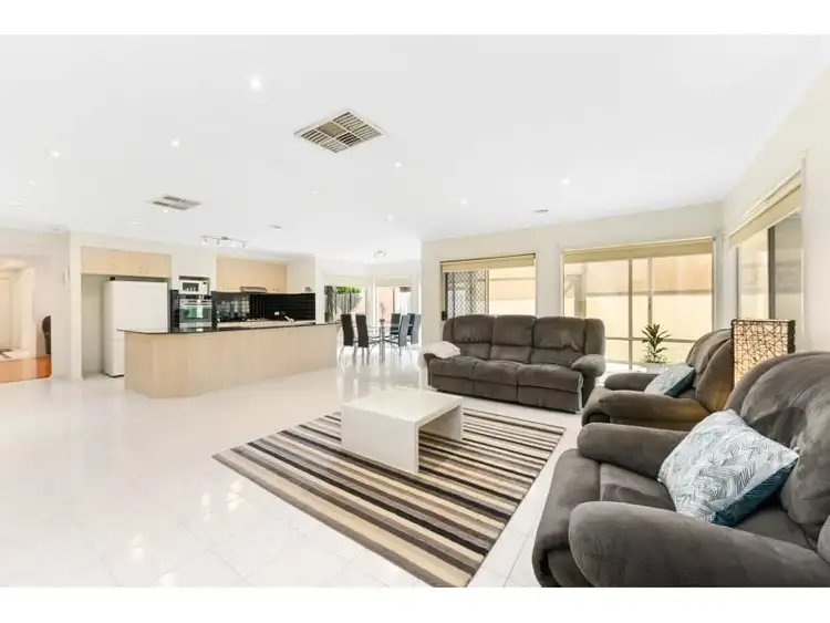 Fifth view of Homely house listing, 14 Argyle Court, Berwick VIC 3806