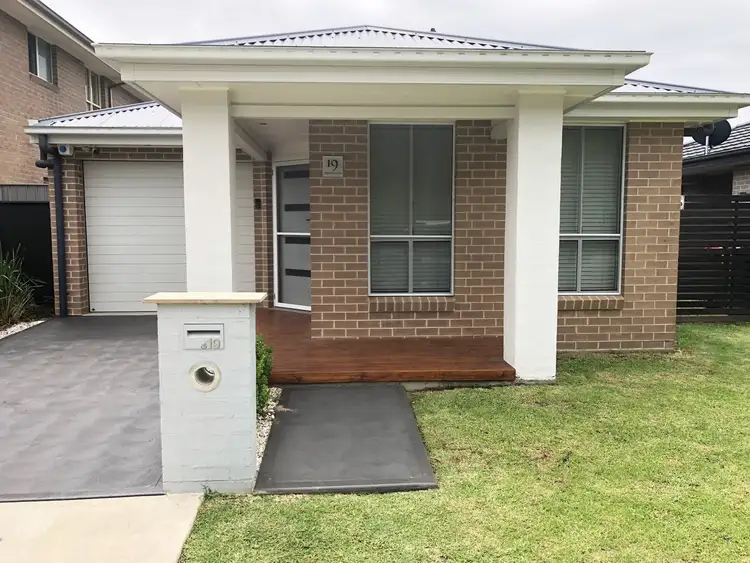 19 Moluccana Crescent, Ropes Crossing NSW 2760