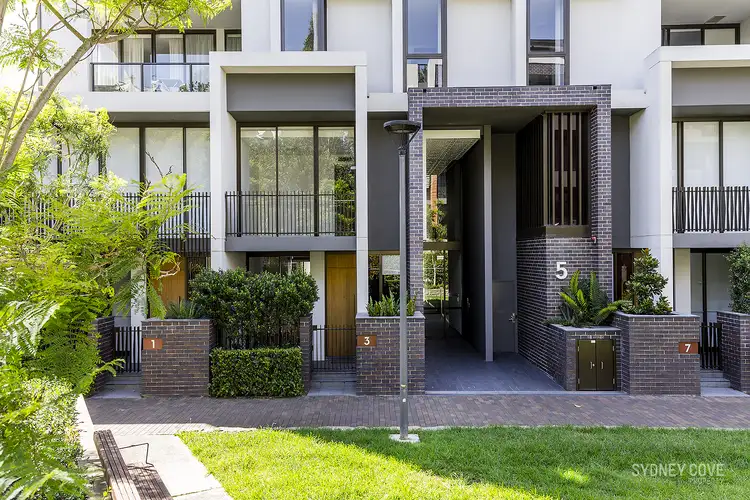 3 Grattan Cl, Forest Lodge NSW 2037