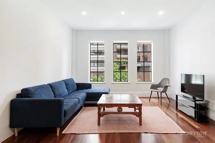 2 York St