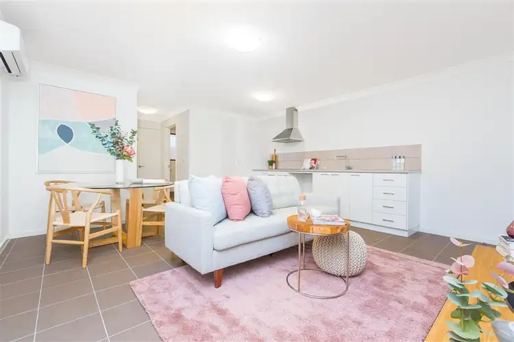 18/10 Whitlock Road, Queens Park WA 6107