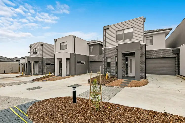 Main view of Homely townhouse listing, 4/16 Sylvanwood Crescent, Narre Warren VIC 3805