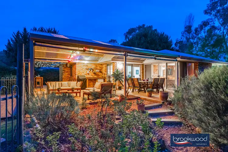 8 Painter Crescent, Mundaring WA 6073
