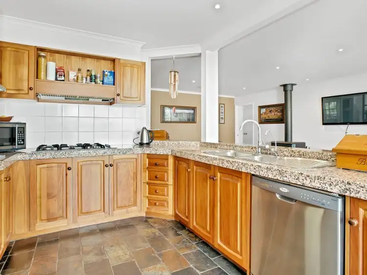 Fifth view of Homely house listing, 6 Gibson Court, Sunbury VIC 3429