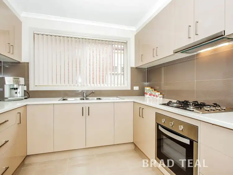 Fifth view of Homely house listing, 8 Bendigo Circuit, Caroline Springs VIC 3023