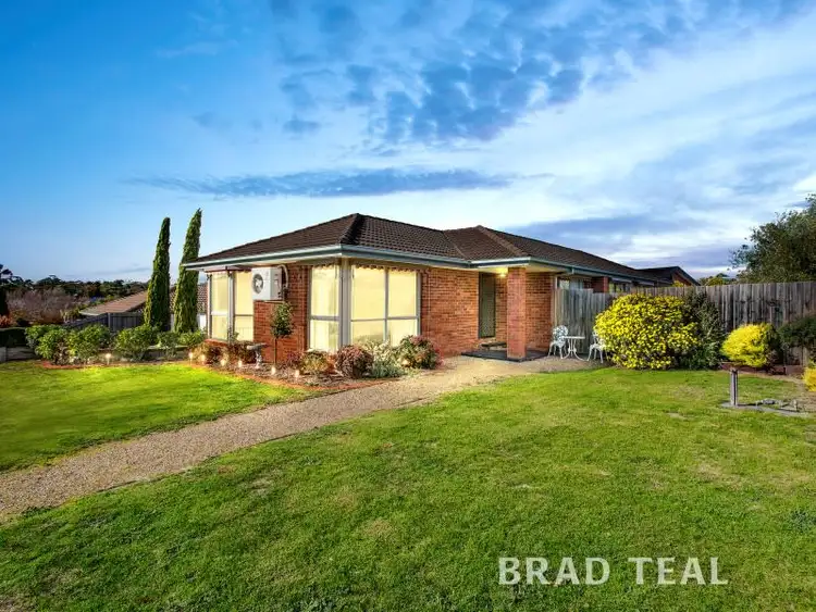 27 Strathearn Drive, Sunbury VIC 3429