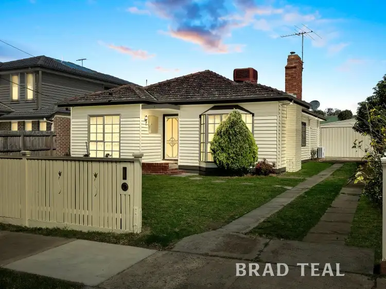 21 Lind Street, Strathmore VIC 3041