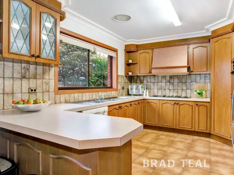 Fourth view of Homely house listing, 10 Glenview Court, Avondale Heights VIC 3034