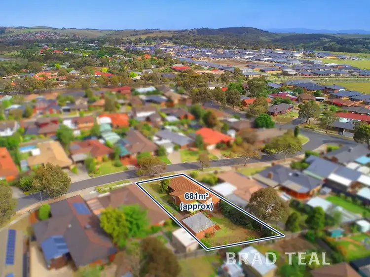 Second view of Homely house listing, 7 Scullin Court, Sunbury VIC 3429