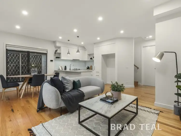 2/10 Winifred Street, Oak Park VIC 3046