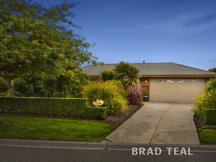 4 Sunny Park Close, Gisborne VIC 3437