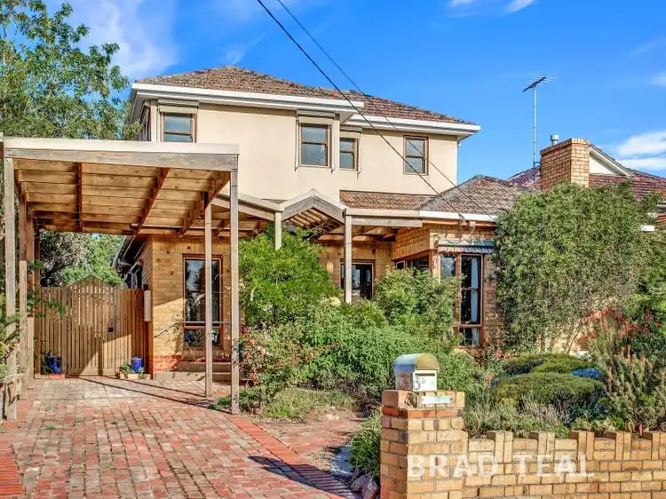 8 Houston Avenue, Strathmore VIC 3041