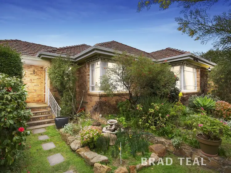 30 Glenview Road, Strathmore VIC 3041